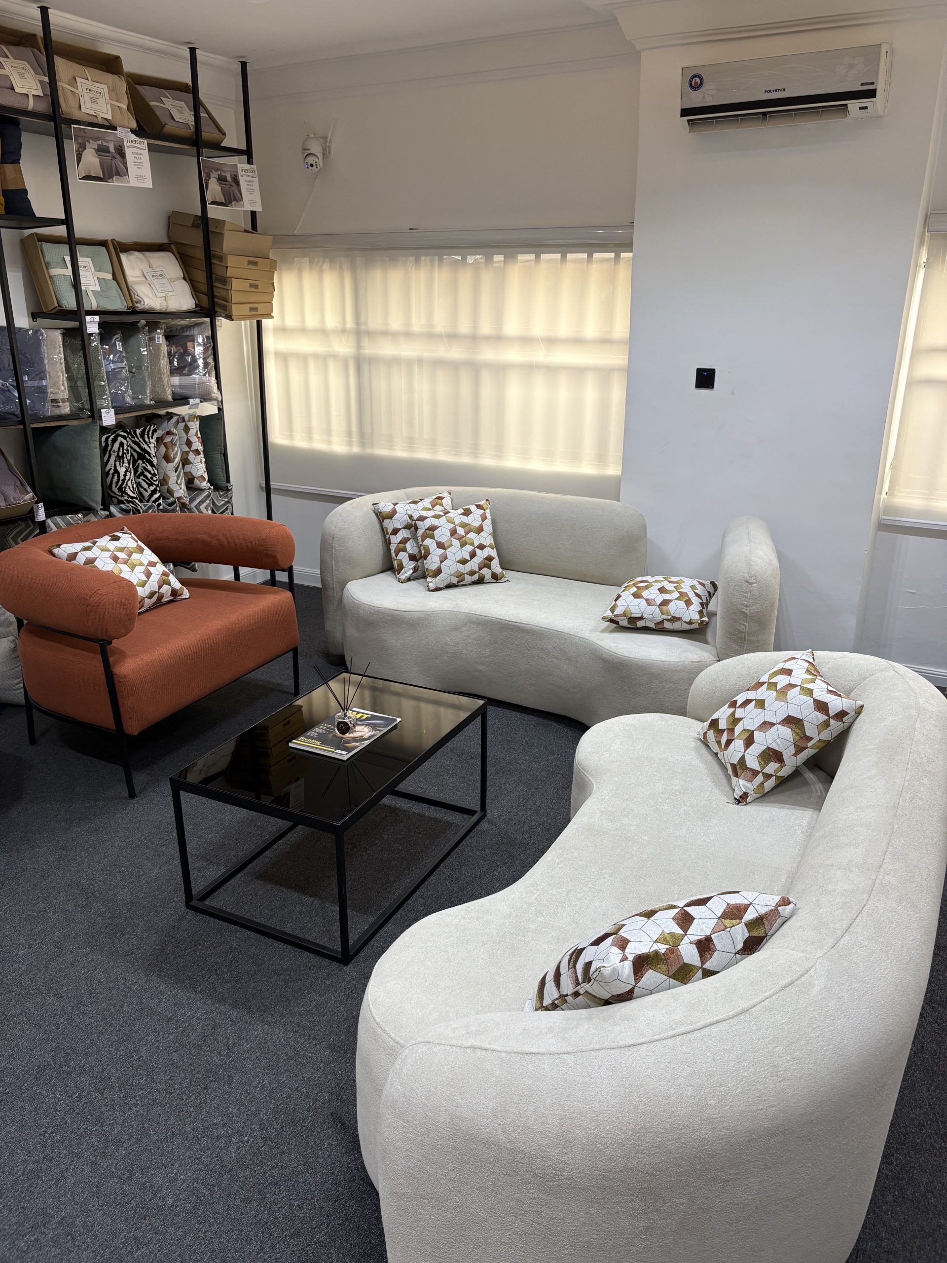 THE ARIYOOLA SOFA SET